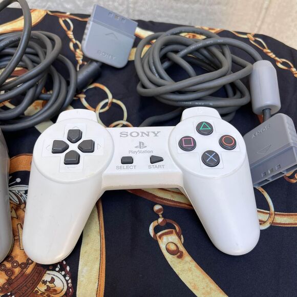 Official Sony PlayStation 1 PS1 White/Gray Controllers - Picture 2 of 5